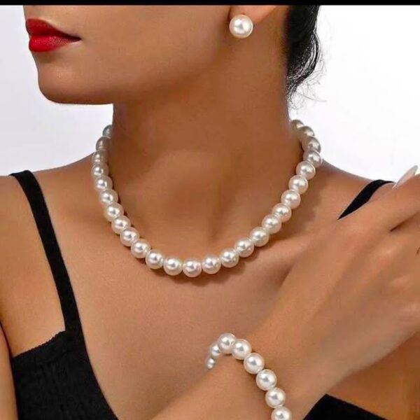 Bracelet & chaînette et boucles d'oreilles